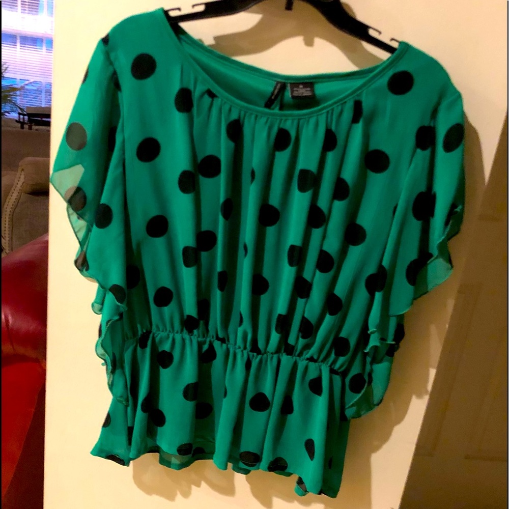 NEW DIRECTIONS EMERALD GREEN/BLACK POLKA DOT TOP